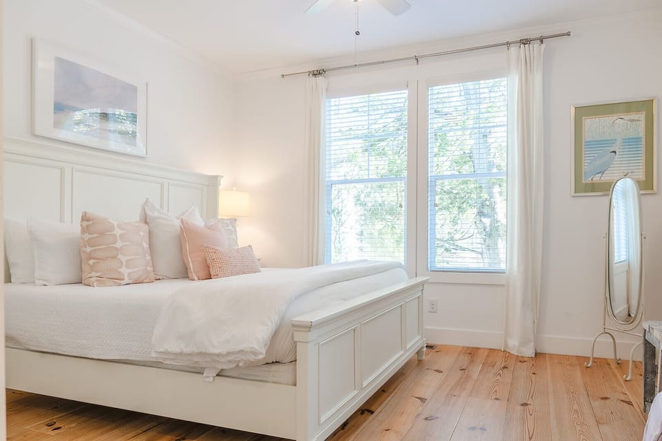 1st floor primary bedroom that overlooks the backyard