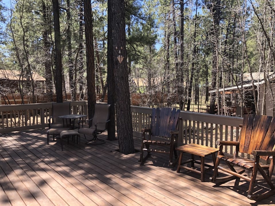 Huge Outside Deck! Dining Seating for 8, BBQ- Multiple Seating Areas