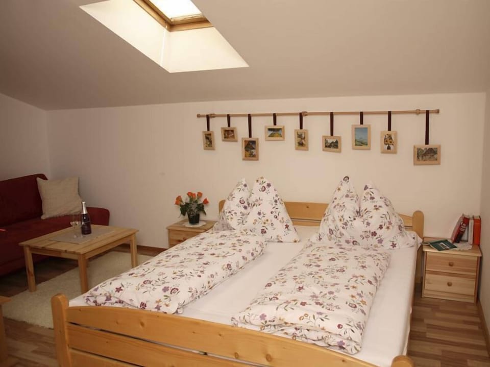 Double Room | Rollaway beds, free WiFi, bed sheets