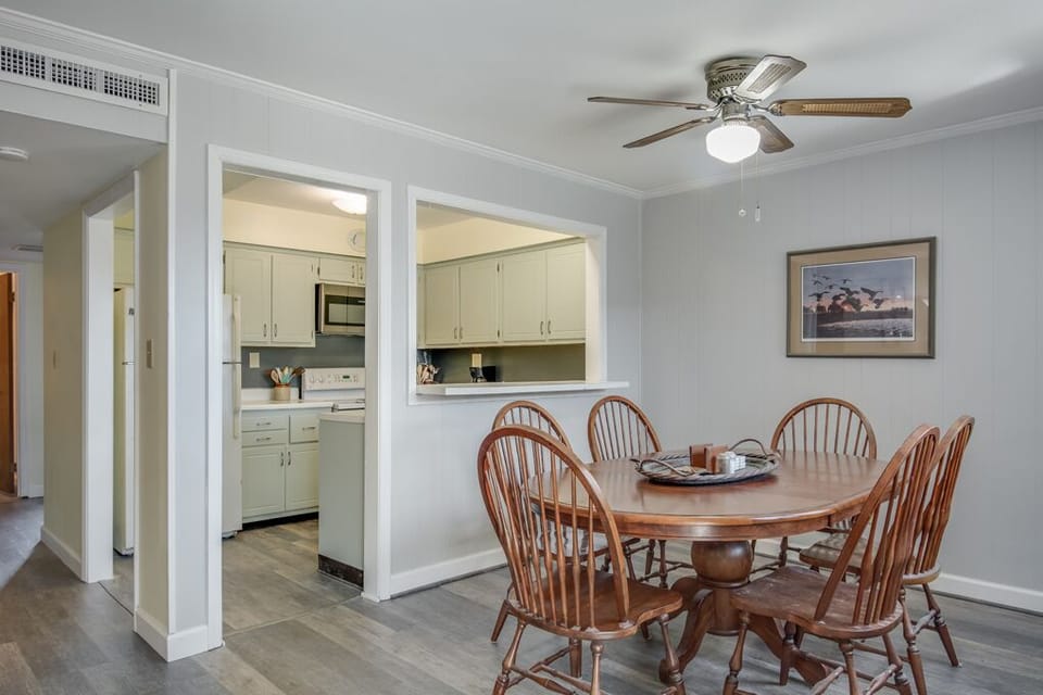 VM1: Villas M1 | Bottom Level Dining Area