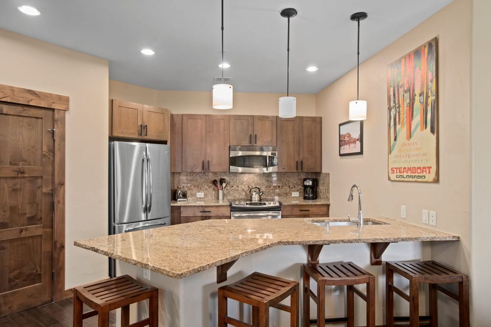 Full Kitchen with bar seating