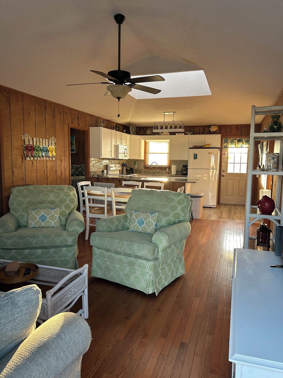 Comfy chairs and seating for seven.