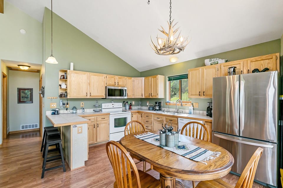 Eat-in Kitchen
