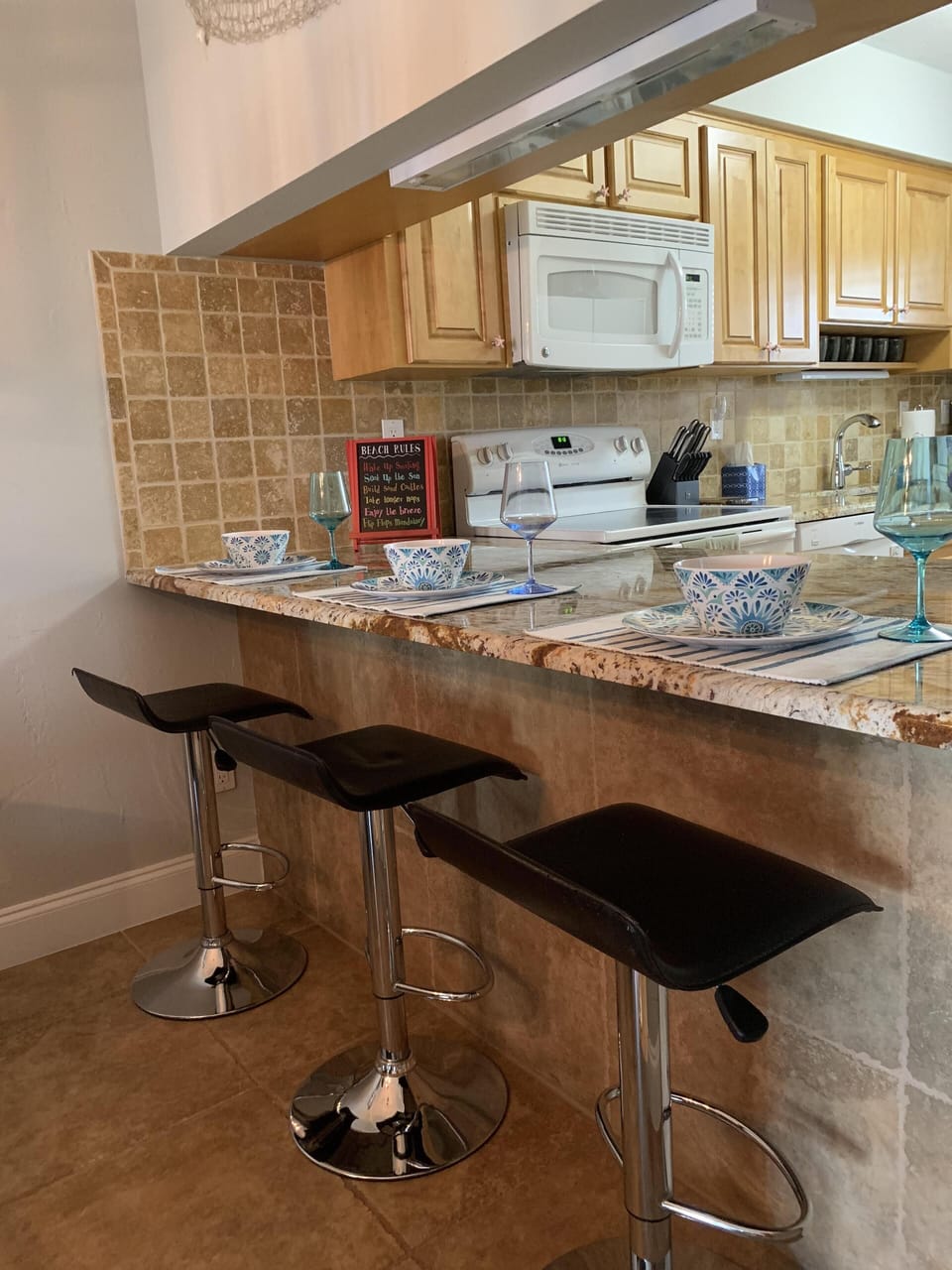 Extra dining space to enjoy the company of friends and family! 