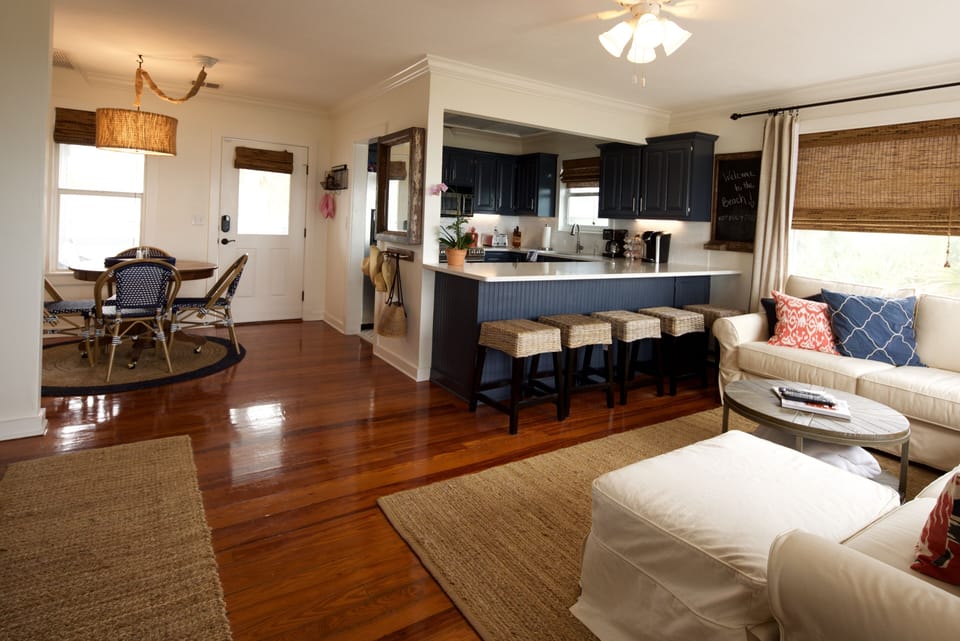 Open Floor Living Room/Kitchen/Dining Room