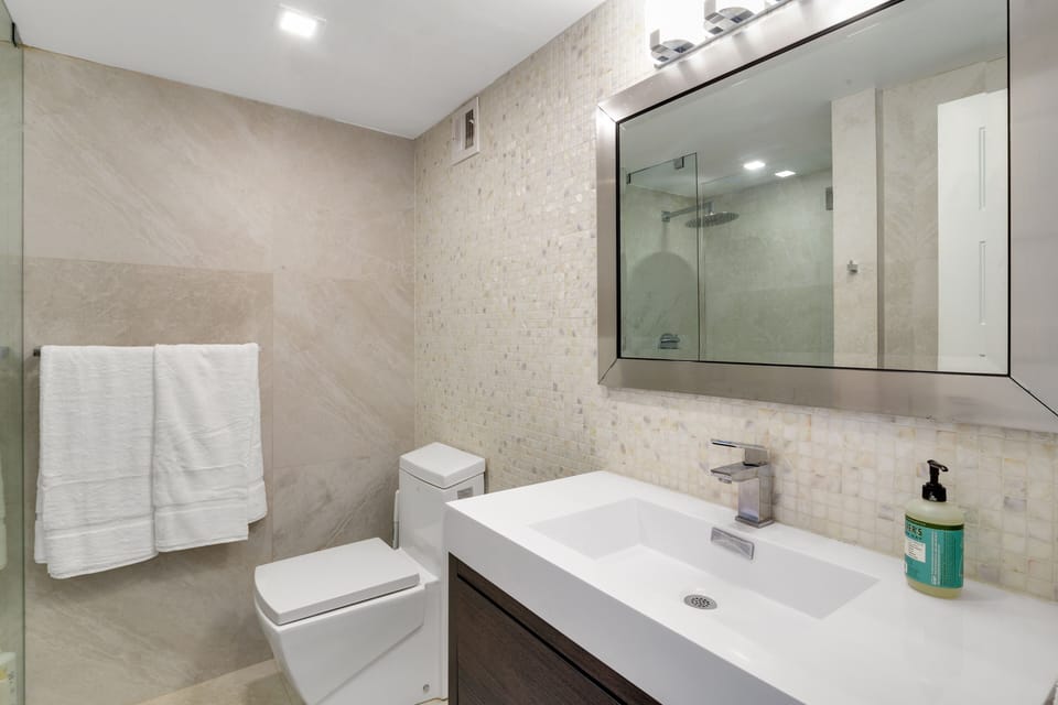 Shower cubicle bathroom adjacent to the king bed room 