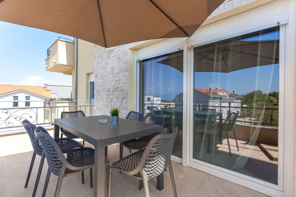 balcony with sea view