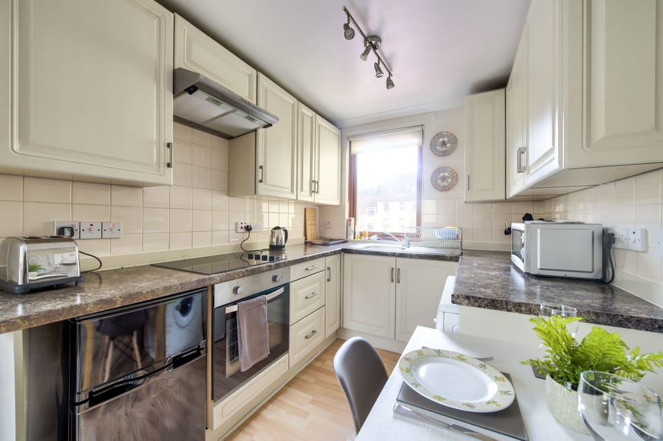 Apartment | Private kitchen | Fridge, oven, stovetop, electric kettle