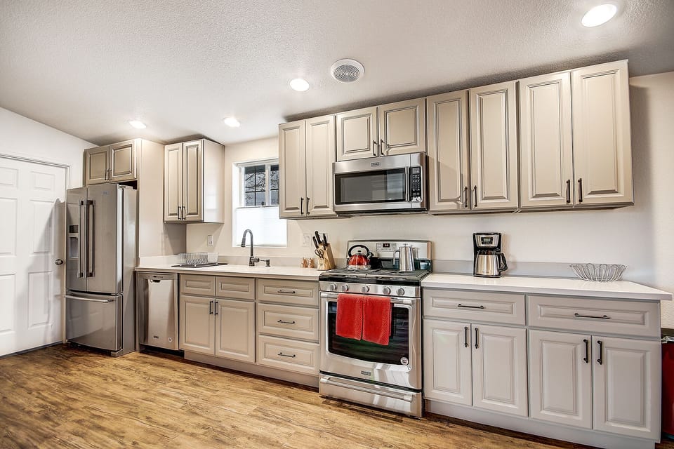 Stunning, brand new kitchen (with all the frills)