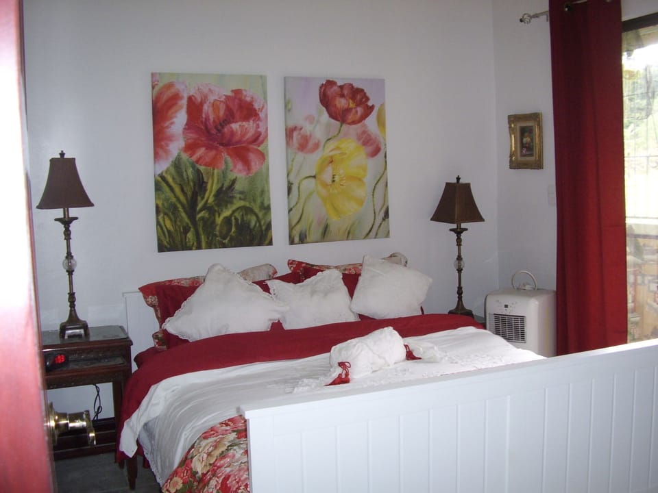First bedroom with Queen bed and A/C