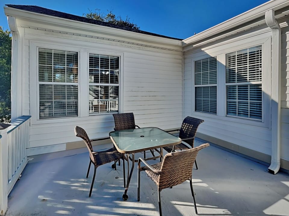 Outdoor Dining w/ Seating for Four
