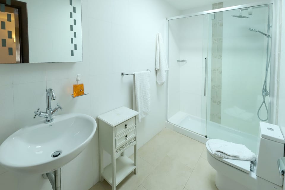 Bathroom 2 adjoining red suite