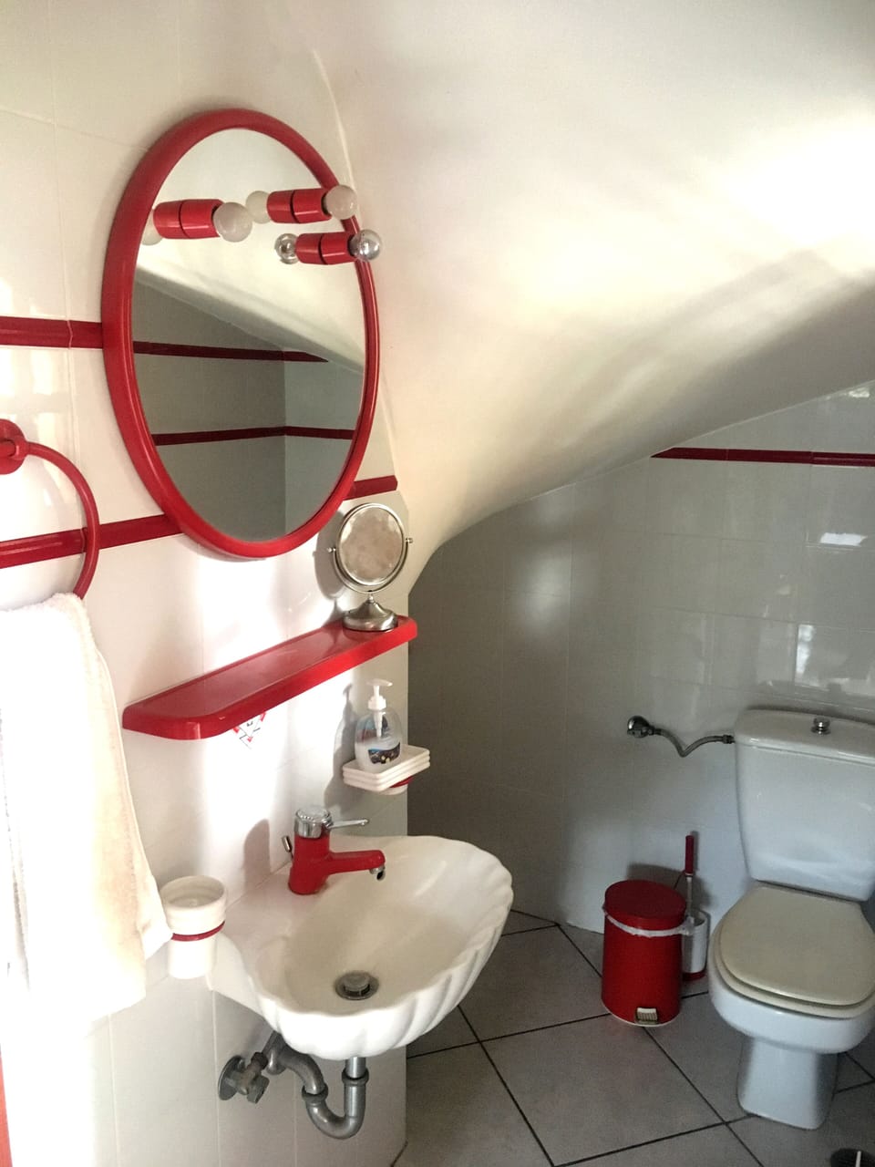 Bathroom on 1st floor