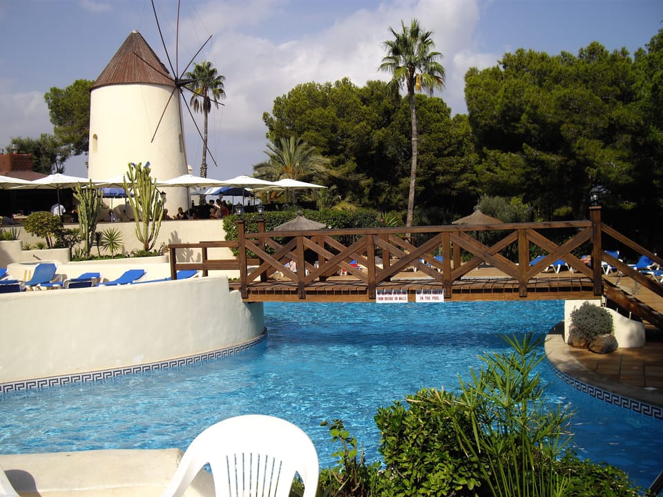 Los Molinos Pool