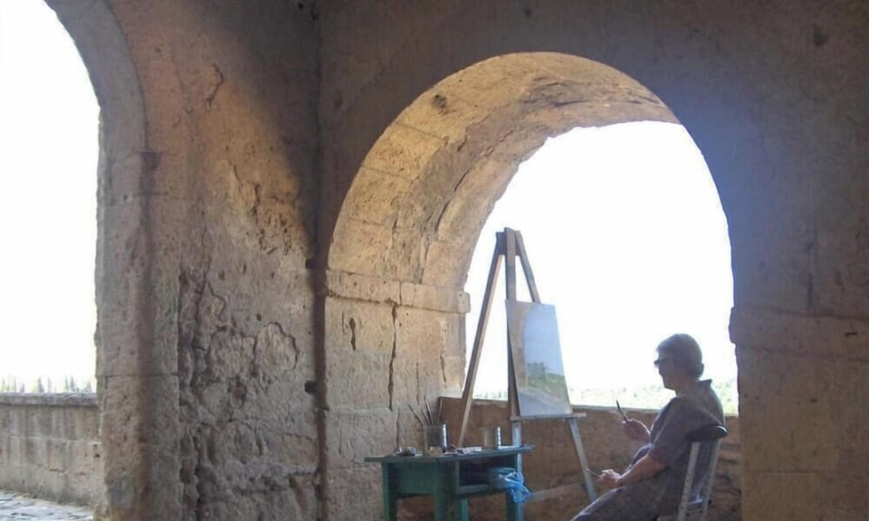 painter on the bridge of Civita di Bagnoregio