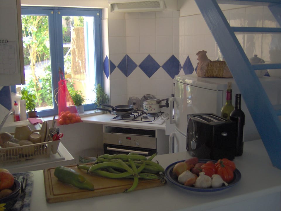Kitchen area with bar