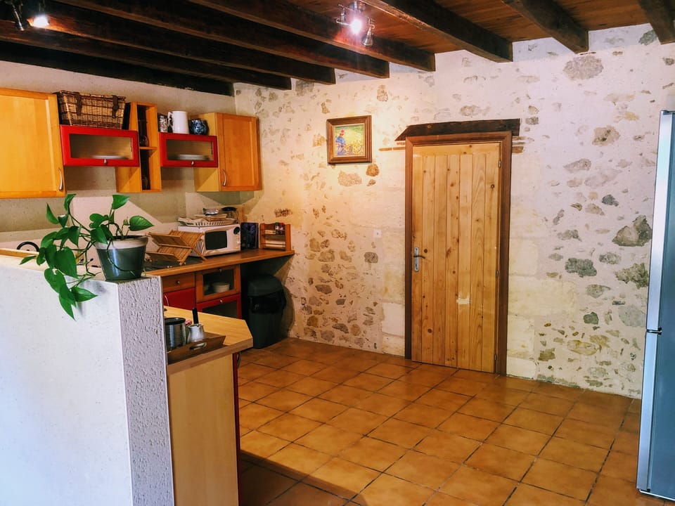 Great, well kitted out kitchen. Amateur cooks most welcome.