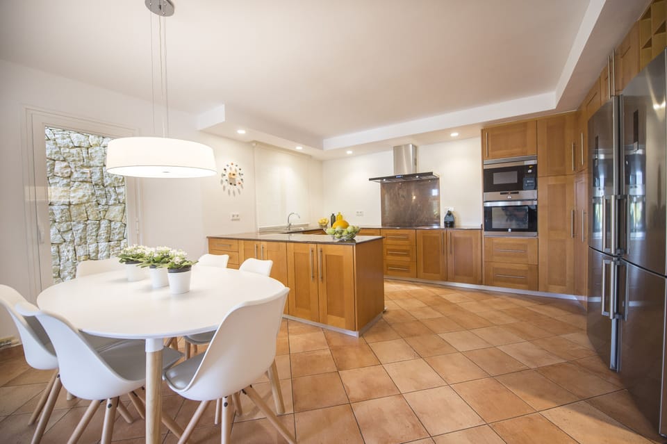 Spacious and fully equipped kitchen
