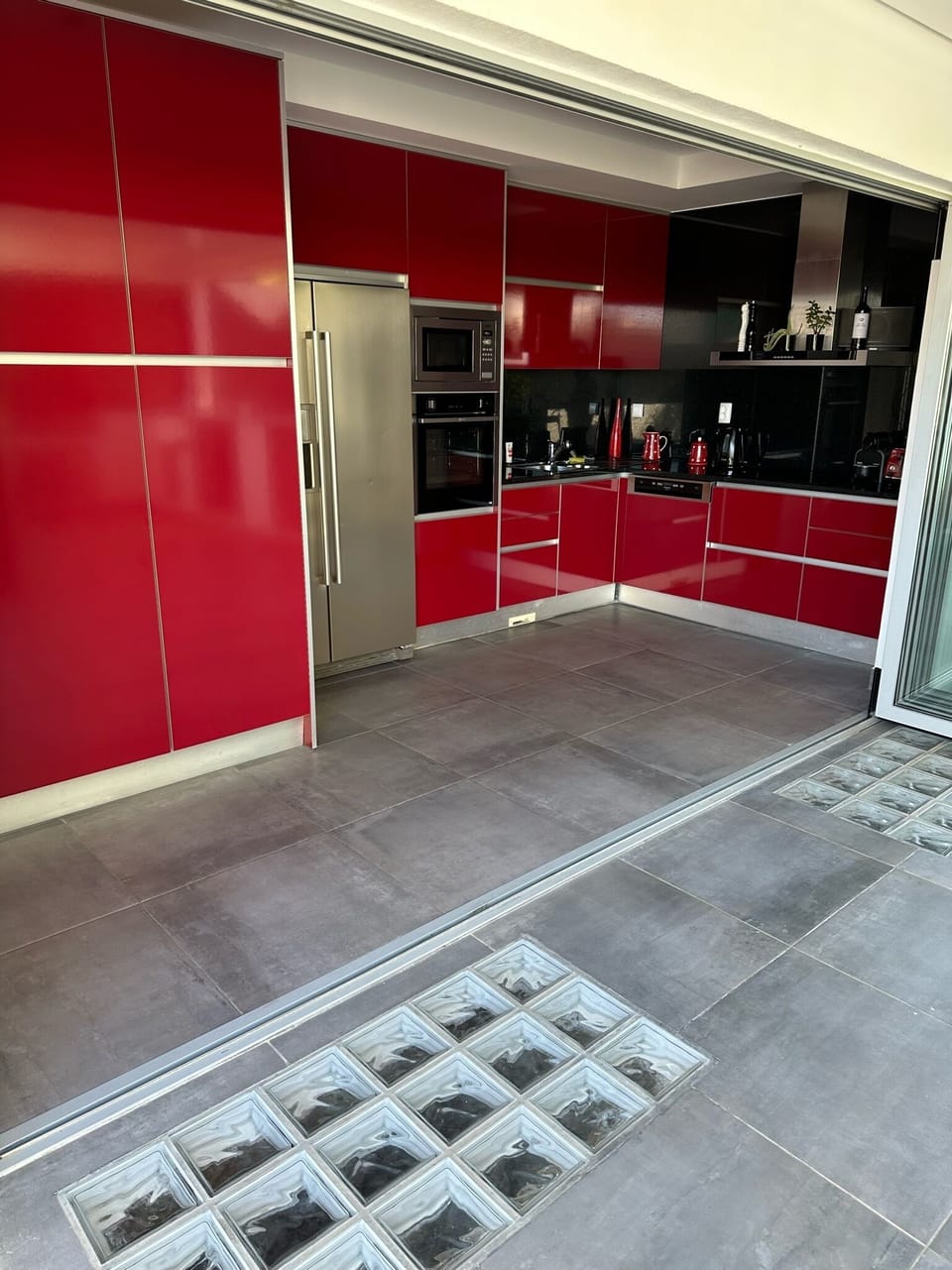 open plan indoor to outdoor kitchens