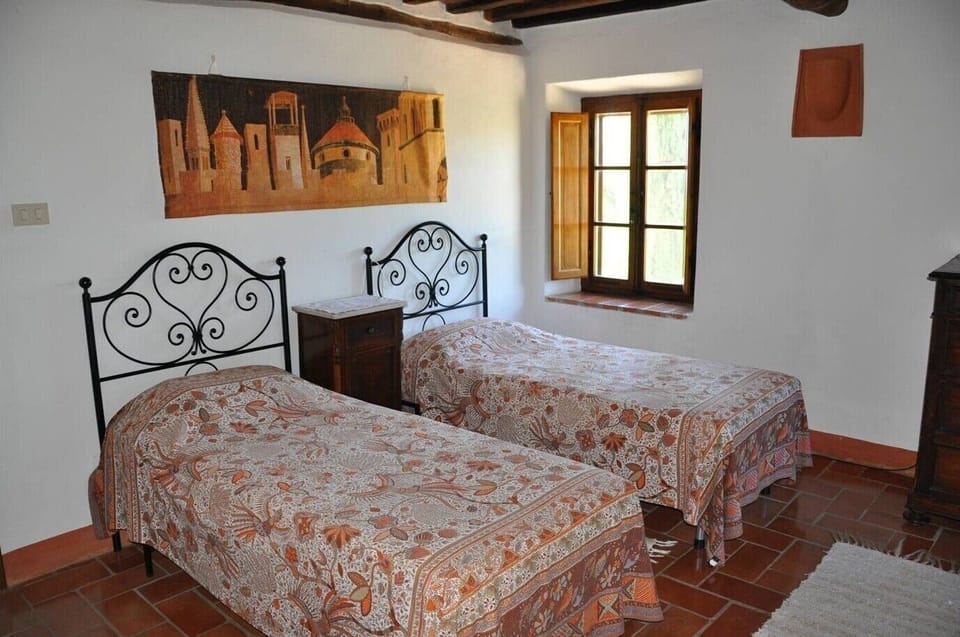 Twin bedded room