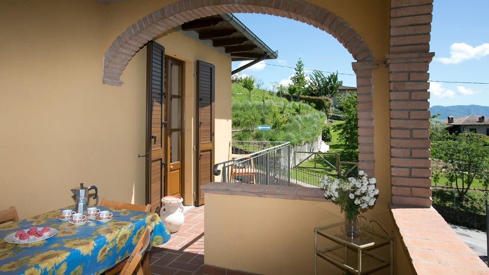 Breakfast patio outside kitchen 