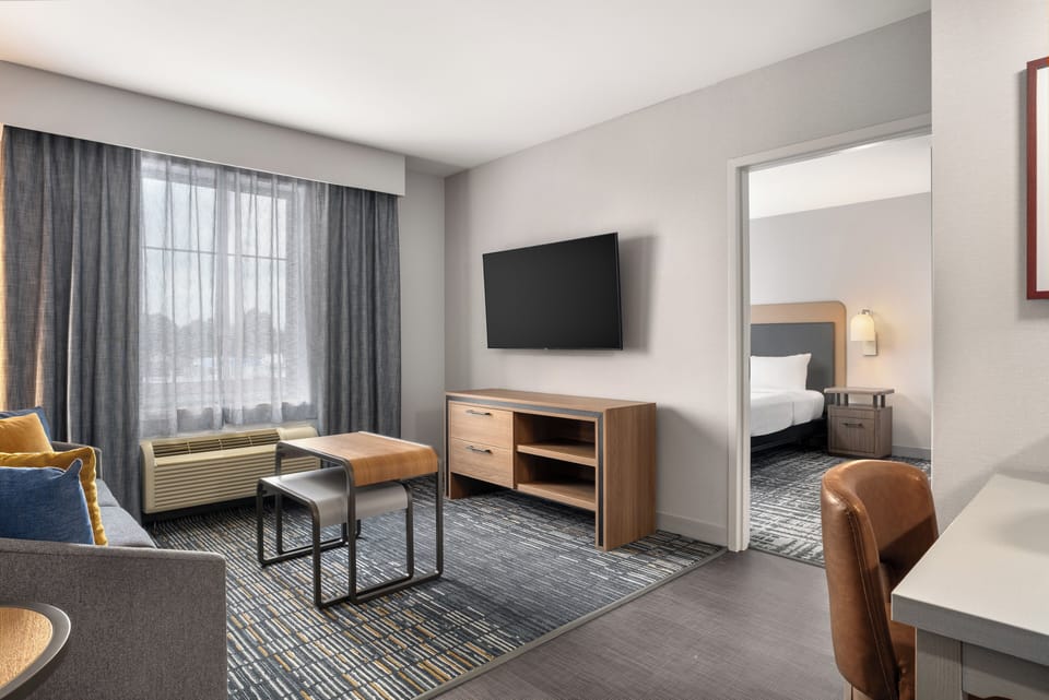Suite, Accessible, Bathtub (Mobility/Hearing) | Private kitchen | Full-size fridge, microwave, stovetop, dishwasher