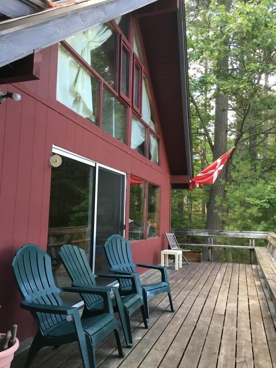 Large lake-facing deck with built in seating around the deck faces water