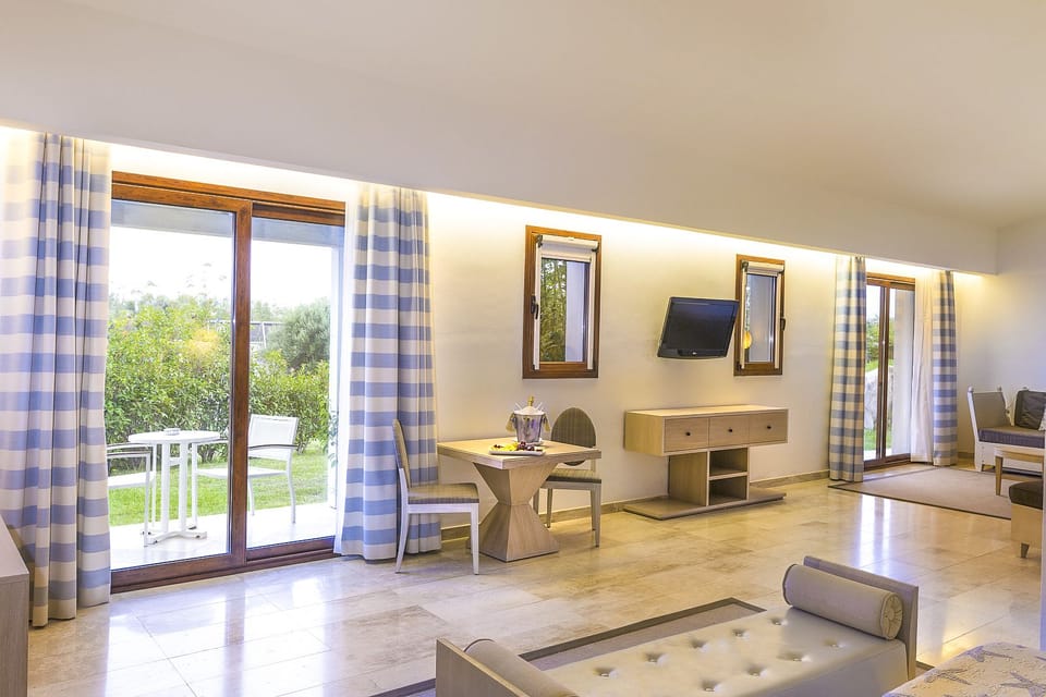 Junior Suite | Blackout drapes, soundproofing, bed sheets
