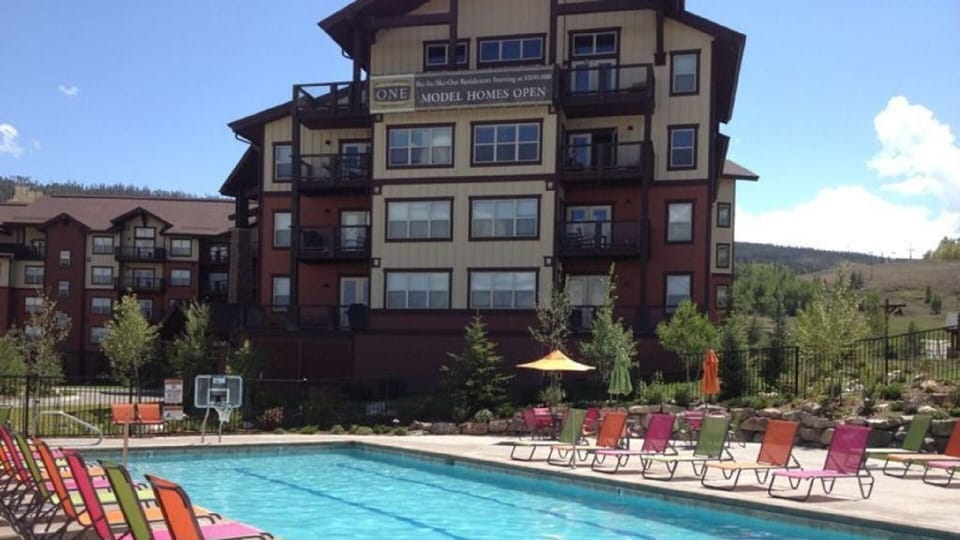Owner's Swimming Pool- see rules on use by renters- additional fee