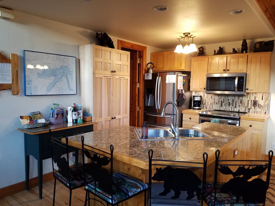Open plan kitchen & bar area and full walk-in pantry room