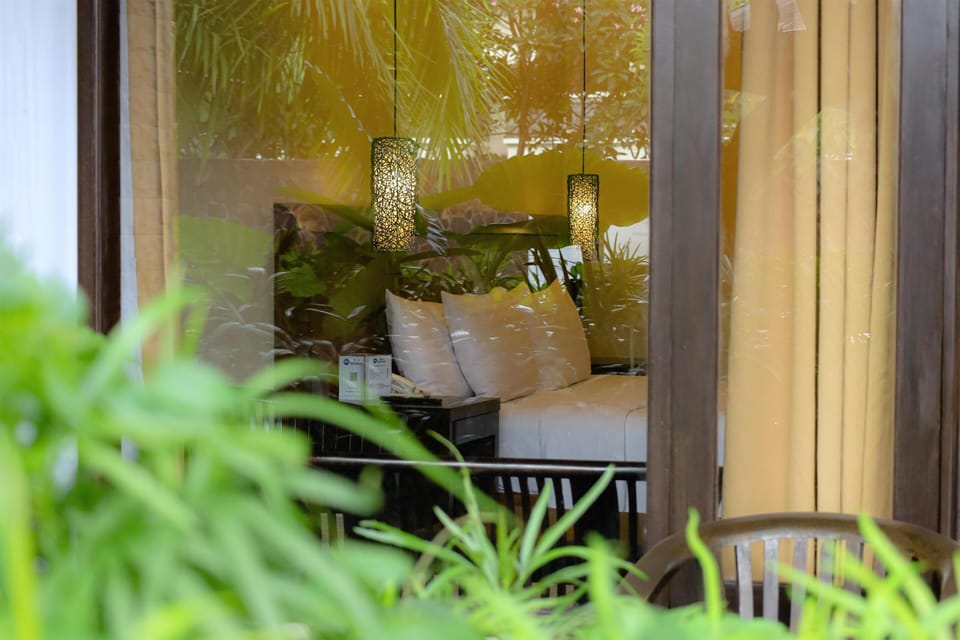 Deluxe Room, 1 King Bed, Non Smoking, Pool Access | Minibar, in-room safe, desk, laptop workspace