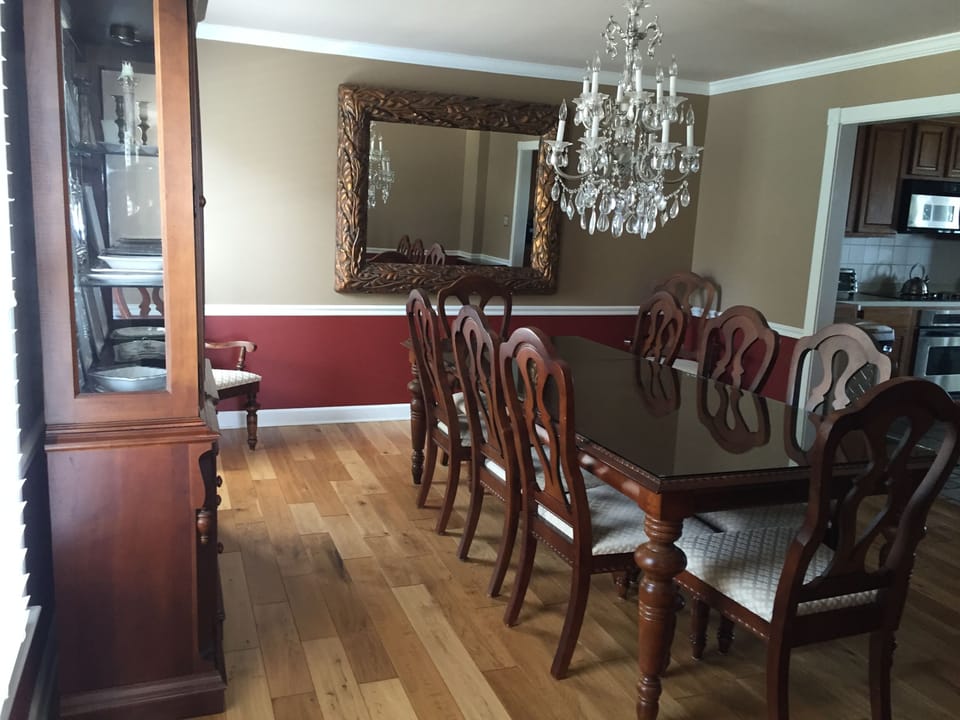 Large dining room to enjoy family talks and your favorite meal