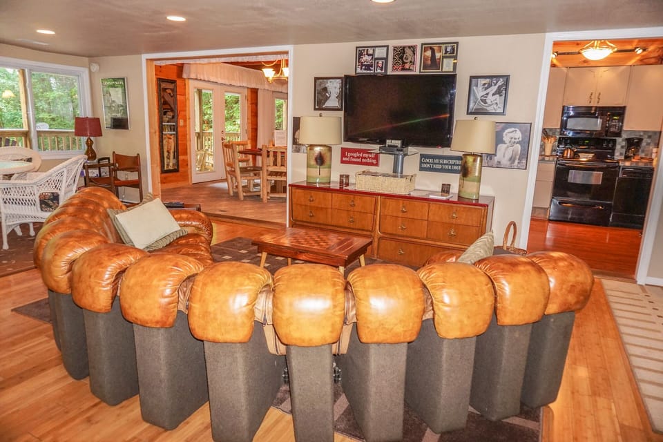 Theater Room, Flat Screen HDTV, DVD, Foosball, Checkers Game Table, 45 movies!!!