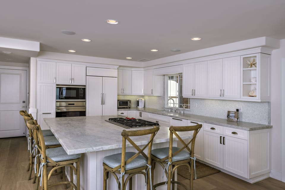 Kitchen with Wolf/Subzero appliances and ice machine.
