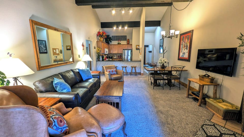Beaver Creek West K-4 living room & kitchen