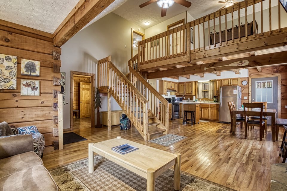 Cabin in Gatlinburg "Owl's Nest" - Living room and loft area