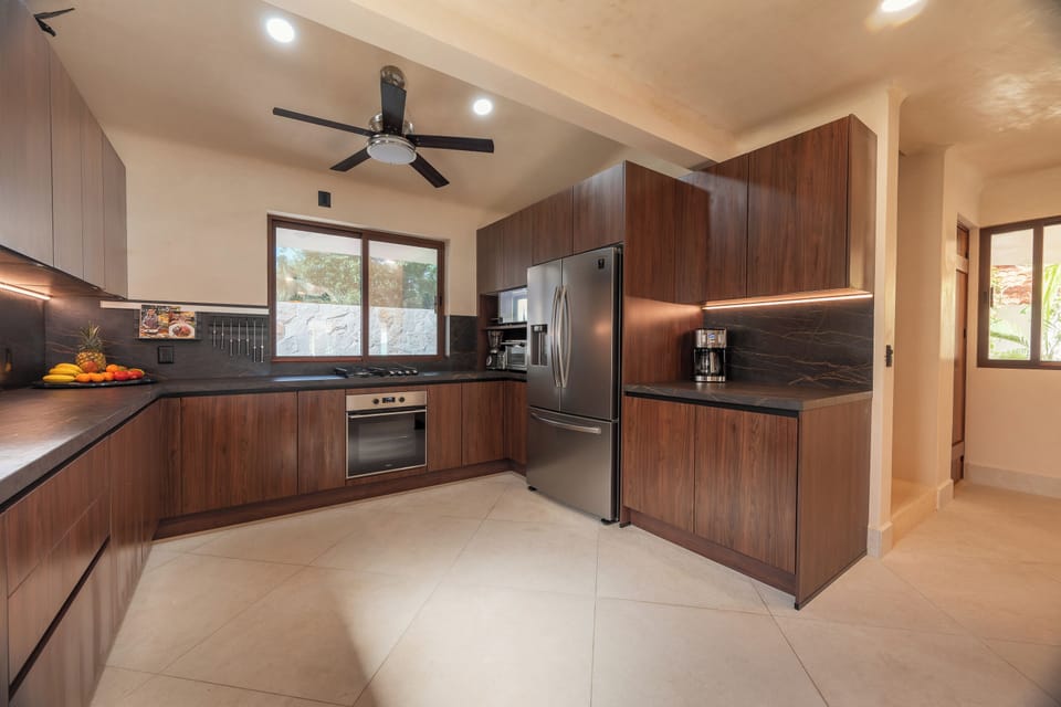 Spacious fully equipped Chef's kitchen