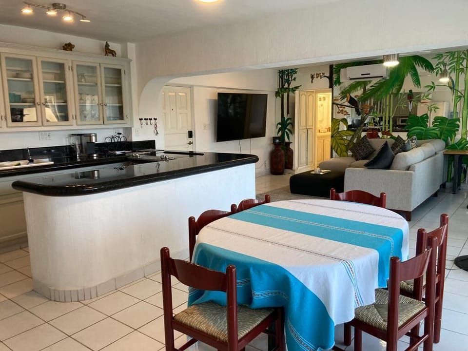 Full kitchen. Great for entertaining!