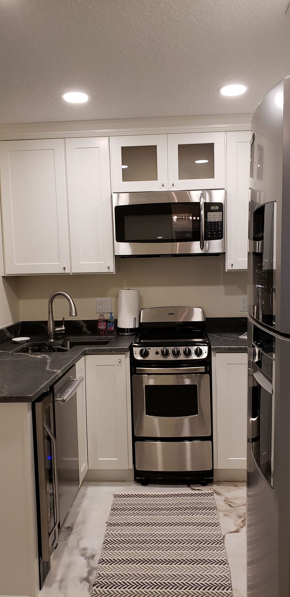 Fully furnished kitchen