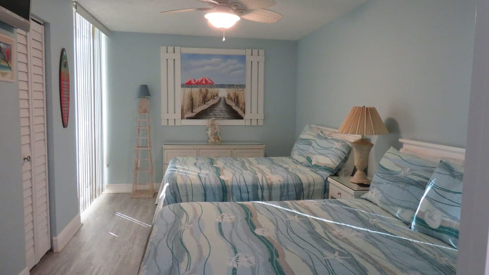 Guest bedroom, two double beds