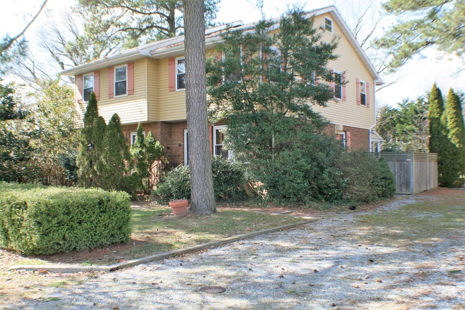 Driveway with 2 parking spots