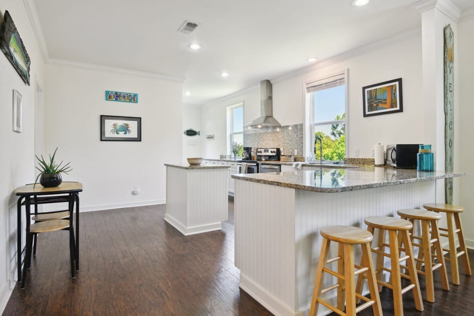 Kitchen with seating for 6
additional seating options outdoors