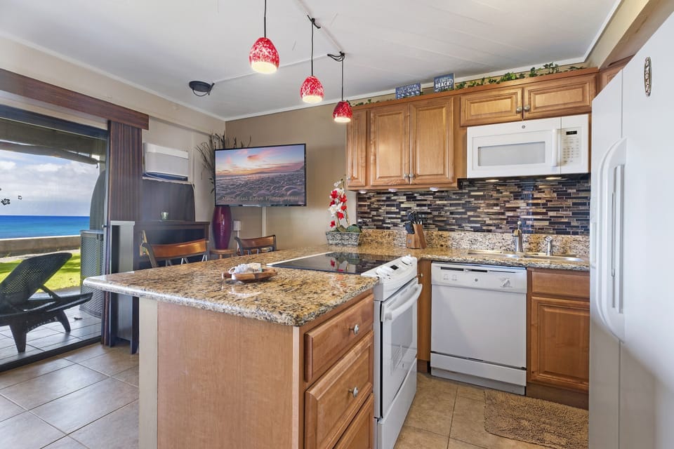 Side by side fridge, Ceramic top Stove/Oven, Microwave, Dishwasher