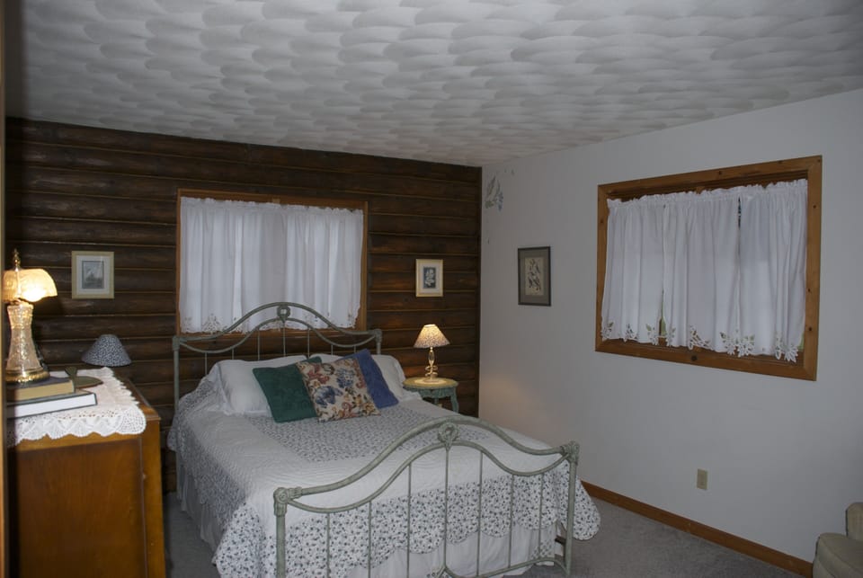 Bedroom 3, The Galena Log Home, Galena IL - Vacation Rental Home