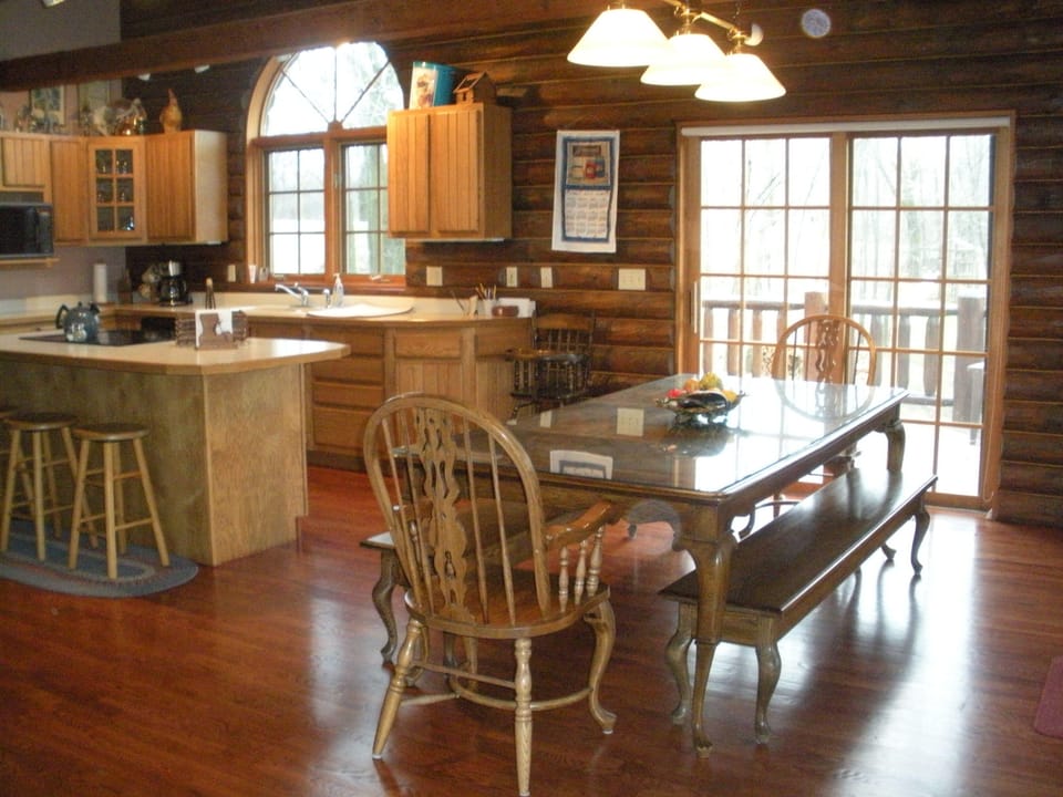 Kitchen/dining room, The Galena Log Home, Galena IL - Vacation Rental Home