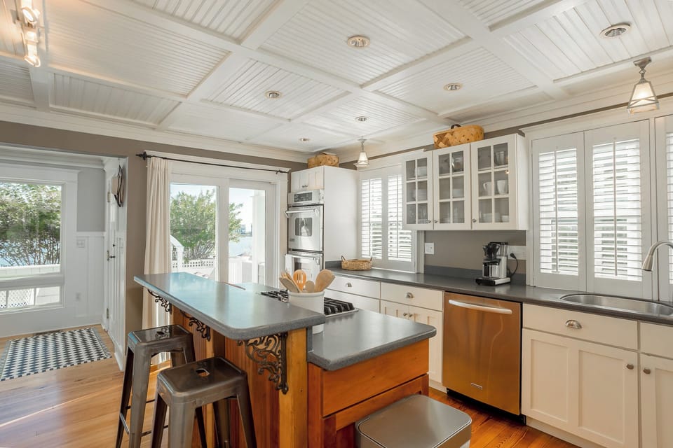 Lovely Kitchen with Gas Burners and Double Ovens