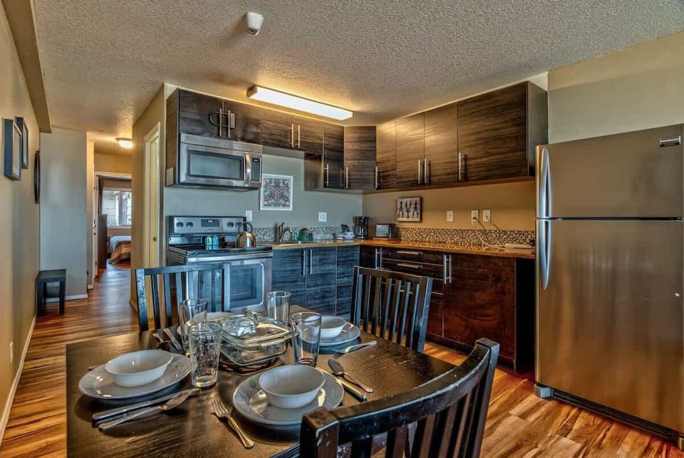 The gorgeous kitchen and dining area