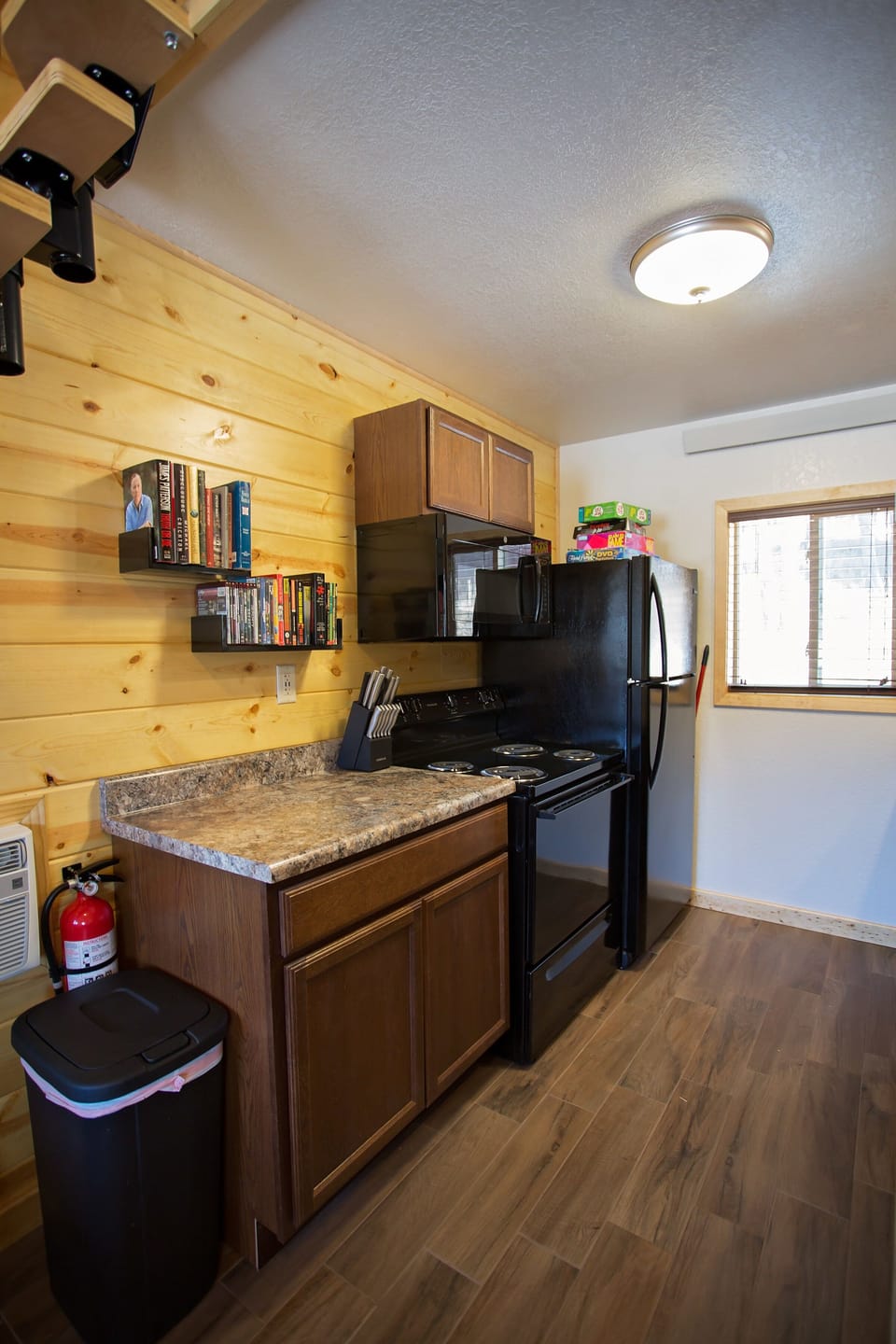 full size microwave, fridge, oven & stovetop
