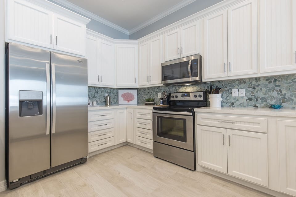 Spacious kitchen fully equipped with kitchen utensils!