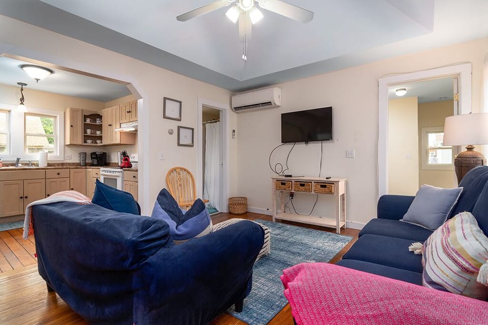 2nd fl living/open to kitchen
